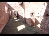 01453 ostia - regio ii - insula vi - casa dell'ercole bambino (ii,vi,3-4) - via della corporazzioni - raum (1) - bli ri nordenen - re - raum (2) und (3) - 09-2022.jpg